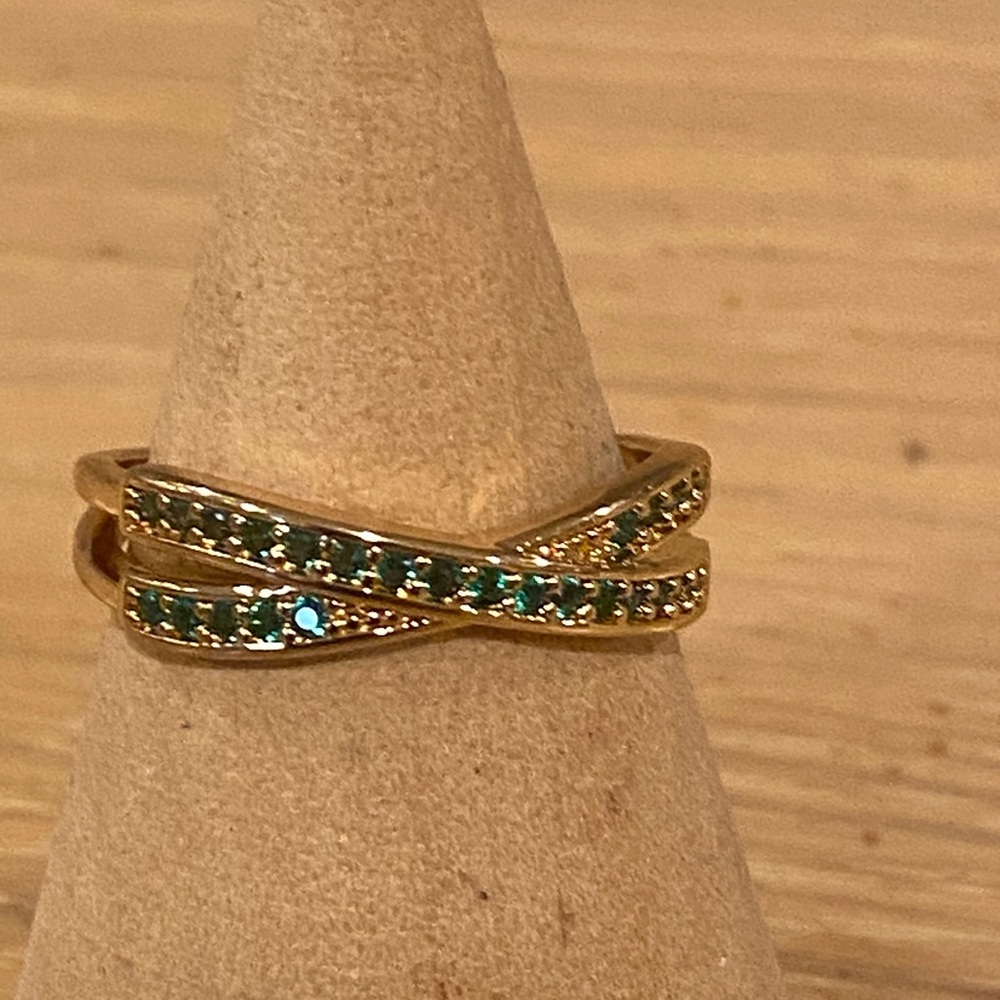 Elegant Gold finish and Green Emerald Gemstone Ring